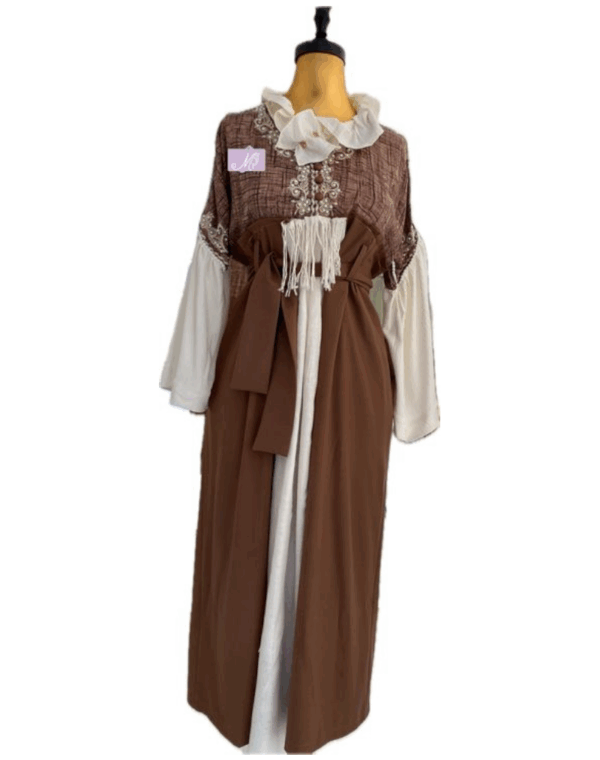 Elegantes baunes Kleid